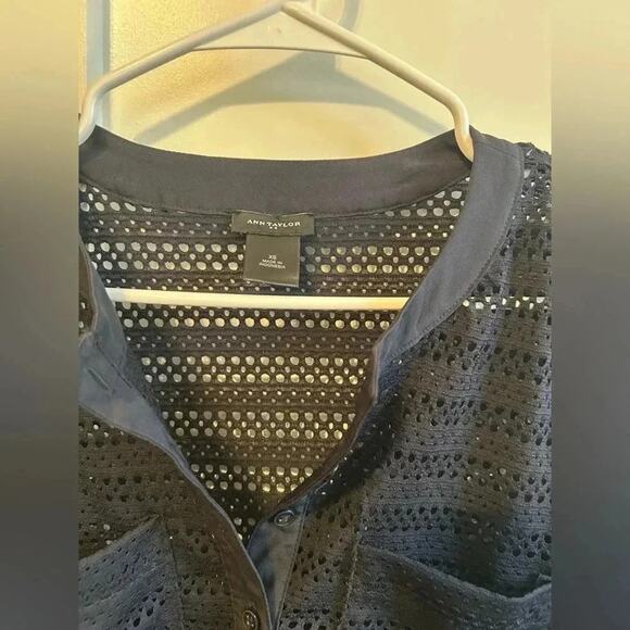 Ann Taylor Mesh Style Blouse XS - Picture 2 of 3